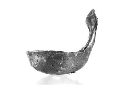 tazza attingitoio con ansa ad appendice semilunata